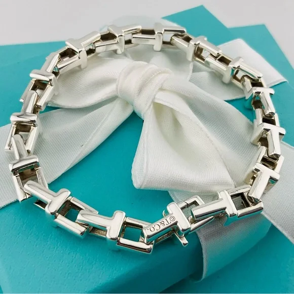 Tiffany Wide T links bracelet